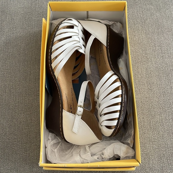 NIB white Softspots shoes - Picture 6 of 6